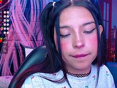 Nana, Sucer une bite, Brunette brune, Fille latino, Solo, Tatouage, Nénés, Jouets