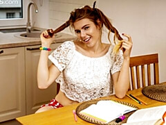 素人, デカ尻, 指いじり, オナニー, 剃毛, ガリガリ, 一人, ストリッピング