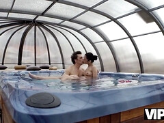 18 ans, Bikini, Papa, Hard, Hd, Seins naturels, Piscine, Adolescente