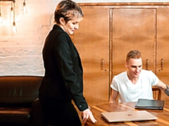 Gros cul, Blonde, Sucer une bite, En levrette, Branlette thaïlandaise, Mère que j'aimerais baiser, Rasée, Jarretelles