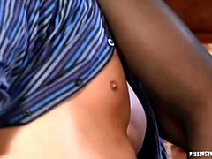 Brunette brune, Homme nu et filles habillées, Faciale, Fétiche, Hd, Talons, Pisser, Jarretelles