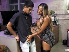 Amateur, Culo grande, Tetas grandes, Mamada, Interracial, Cocina, Fiesta, Nalgadas