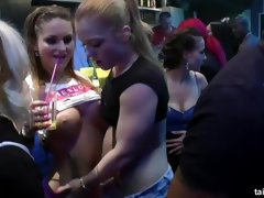 Bekleidet, Puppe, Hardcore, Interrassisch, Küssen, Muschi, Rotschopf, Nass