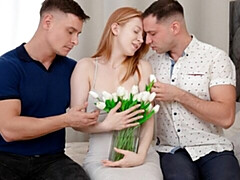 Gros cul, Grosse bite, Gros seins, En levrette, Double pénétration, Rousse roux, Maigrichonne, Adolescente