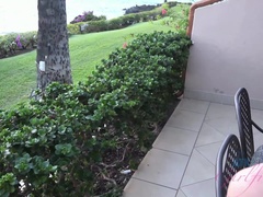 Bikini, Braunhaarige, Nackt, Zierlich, Öffentlich, Rasiert, Dusche, Tätowierung