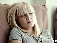 Leie, Grosse titten, Blondine, Fingern, Masturbation, Kurzes haar, Solo, Entkleiden