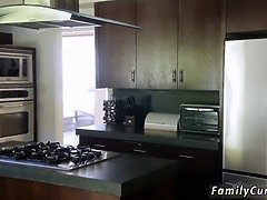 Sucer une bite, Brunette brune, Gorge profonde, Énorme, Masturbation, Seins naturels, Chatte, Adolescente