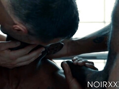 Grote lul, Sperma shot, Diep in de keel, Homo, Hd, Interraciaal, Spier, Tatoeage