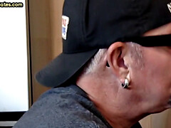 Leie, Blasen, Kehlenfick, Schwul, Brille, Handjob, Reif