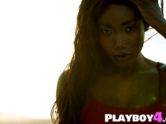 Big bum teenage posing and showed big bum