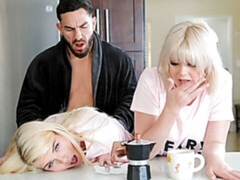 Grote kont, Blond, Pijpbeurt, 1 man 2 vrouwen, Harig, Hardcore, Tiener, Tieten likken