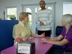 Любители, Блондинки, Постарше, Секс без цензуры, Поцелуи, Зрелые, Мамочка, Сиськи