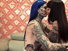 Asiatique, Talons, Lesbienne, Strapon, Tatouage, Jouets