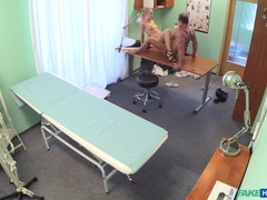 Sucer une bite, En levrette, Doigter, Léchez, Infirmière, Chatte, Uniforme, Voyeur