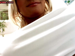 Любители, Большие сиськи, Грудастые, Кончили внутрь, Глубокая глотка, Милф, Два парня и девушка, Сосущие