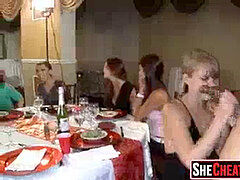 18 jahre, Schwarz, Cfnm, Verein, Geile alte tussi, Spermaladung, Milf, Party