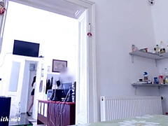 Bruinharig, Gevangen, Europees, Hakken, Naakt, Natuurlijke tieten, Rok, Tieten likken