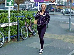 18 jahre, Leie, Hinter den kulissen, Blondine, Britisch, Auto, Küssen, Öffentlich