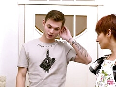 18 ans, Sucer une bite, Rondelette, Femme couguar, Hd, Mature, Rousse roux, Russe