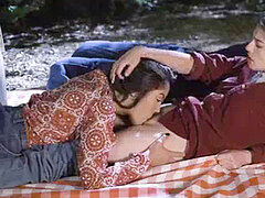 Aziatisch, Harig, Zoenen, Lesbisch, Likken, Buiten, Tiener