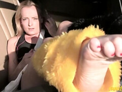 Amateur, Sucer une bite, Voiture, Éjaculation interne, Branlette thaïlandaise, De plein air, Pov, Chatte
