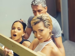 お尻, バック, 女 人男 人, 手コキする, ホテル, 淫乱熟女, パンティ, 三人