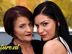 Arsch, Grosser arsch, Vollbusig, Oma, Hd, Lesbisch, Rasiert, Titten