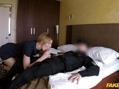 Americano, Negro, Rubia, Mamada, Garganta profunda, Hotel, Policía, Flaco