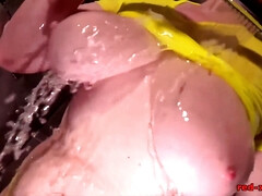 Plantureuse, Gode, Masturbation, Chatte, Rasée, Douche, Vibromasseur, Mouillée