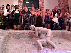 Lesbiana, Fiesta, Realidad
