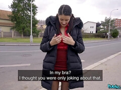 Sucer une bite, Gorge profonde, Argent, Petite femme, Public, Chatte, Rasée, Nénés