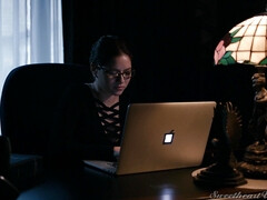 フェムドム, ヒール, キス, レザー, 淫乱熟女, オフィス, スカート, おもちゃ