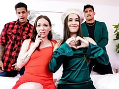 18 ans, Gros cul, Gros seins, Couple, En levrette, Le plan cul à quatre, Maigrichonne, Adolescente