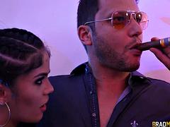 Enthousiasteling, Anaal, Mooie dikke vrouwen, Pijpbeurt, Hardcore, Likken, Openbaar