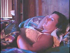 Brunette brune, Éjaculer dans la bouche, Tir de sperme, Énorme, Plan cul à trois, Nénés