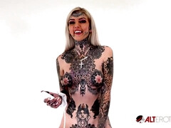 Tetas grandes, Rubia, Masturbación, Afeitado, Sexo soft, Solo, Tatuaje, Juguetes