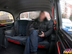 Amerikaans, Brits, Auto, Sperma in gezicht, Spijkerbroeken, Buiten, Openbaar, Tatoeage