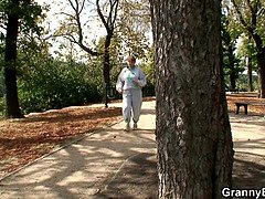 デカパイ, フェラチオ, 手コキする, なめる, 熟年, 母, オマンコ, 叫ぶ