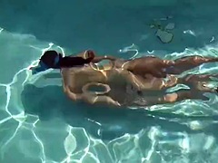 Tussi, Braunhaarige, Hardcore, Ungarisch, Pool, Öffentlich, Jungendliche (18+), Titten