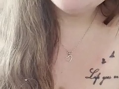 Seksspeelgoed, Dominante vrouw, Fetisj, Masturbatie, Moeder die ik wil neuken, Alleen, Tatoeage, Tieten likken