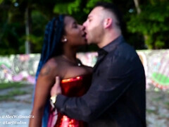 Enthousiasteling, Grote kont, Grote mammen, Rondborstig, Sperma shot, Zwart, Tatoeage, Tieten likken