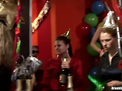 Amateur, Grosse bite, Gorge profonde, Groupe, Hd, Lesbienne, Lingerie, Public