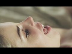 Dormitorio, Bikini, Mamada, Pies, Besar, Desnudo, Pezones inflados, Tatuaje