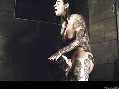 Braunhaarige, Hochschule, Hd, Lesbisch, Lecken, Natürlichen titten, Piercing, Realität