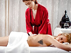 18 años, Besar, Lencería, Masturbación, Tetas naturales, Afeitado, Estriptis, Tetas