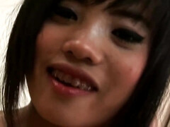 Asiatique, Brunette brune, Plantureuse, Tir de sperme, Branlette thaïlandaise, Hard, Mature, Seins naturels