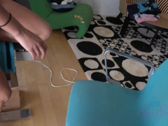 Leie, Blasen, Braunhaarige, Besamung, Fussjob, Orgasmus, Zierlich, Titten
