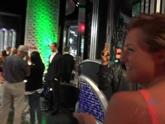 Leie, Bad, Freundin, Pov, Muschi, Rasiert, Kurzes haar, Rock