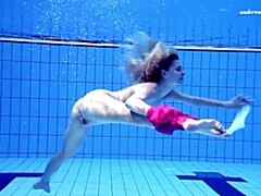 Grosse titten, Blondine, Hd, Pool, Öffentlich, Russisch, Solo, Eng