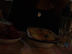 Amateur, Cul, Brunette brune, Poilue, Embrassement, Lesbienne, Mamelons bombés, Nénés